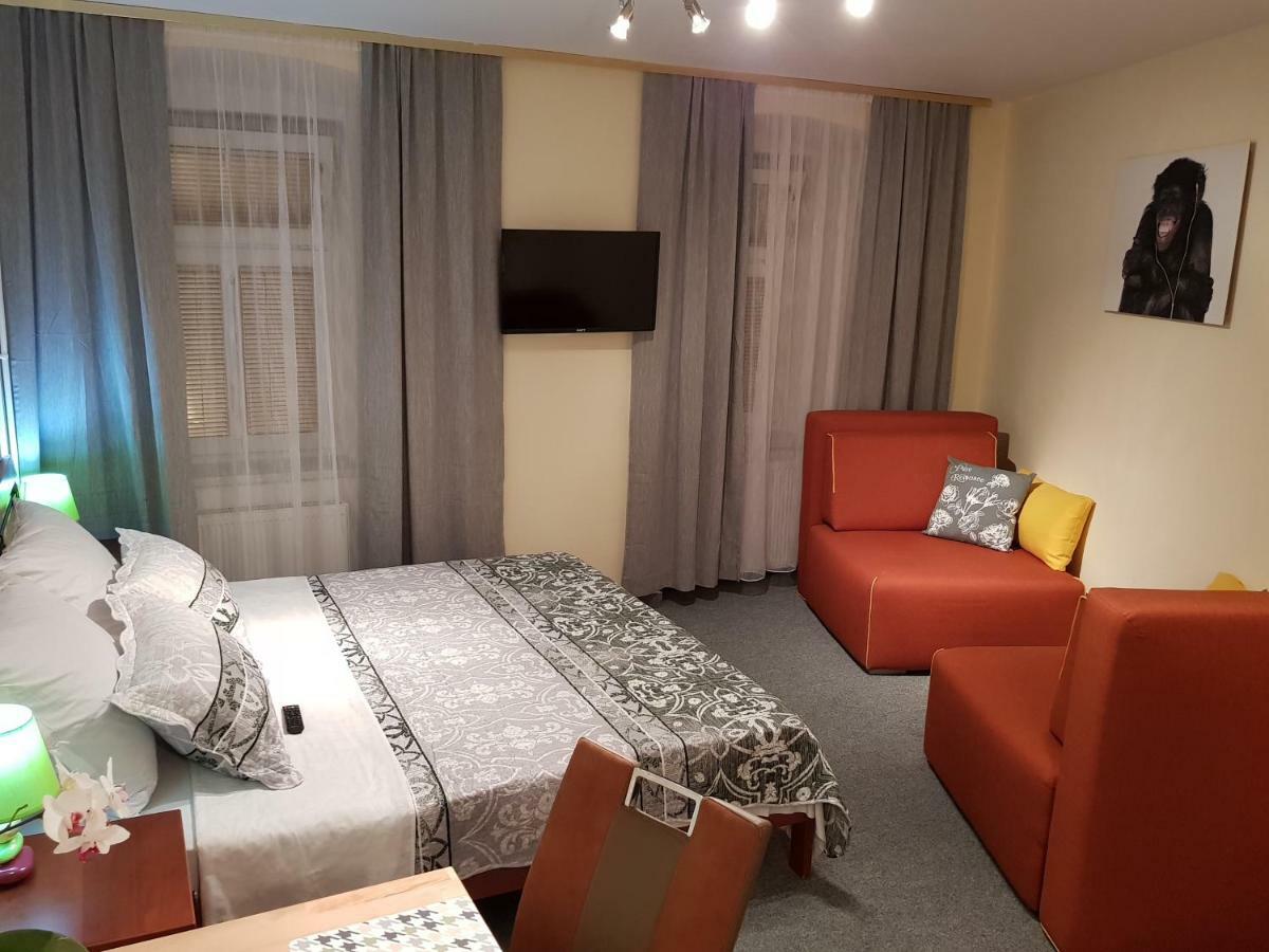 Elg Rooms Postojna Exterior photo