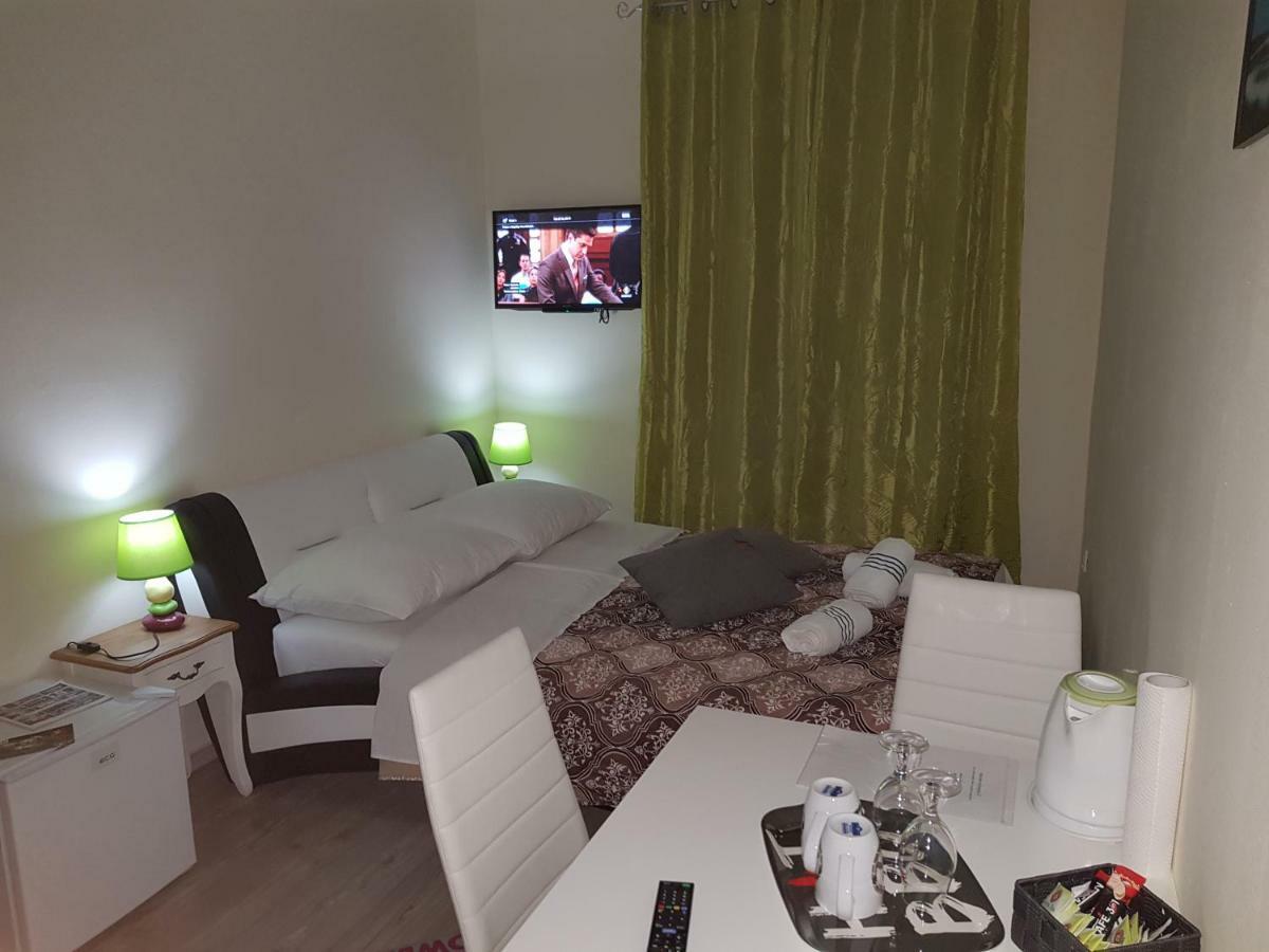 Elg Rooms Postojna Exterior photo