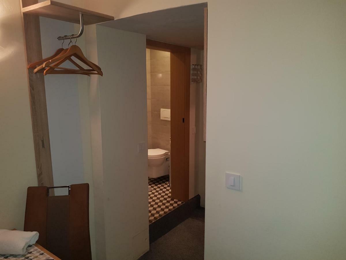 Elg Rooms Postojna Exterior photo
